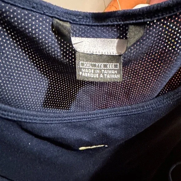 Vintage Nike Tank Tops - Picture 4 of 4